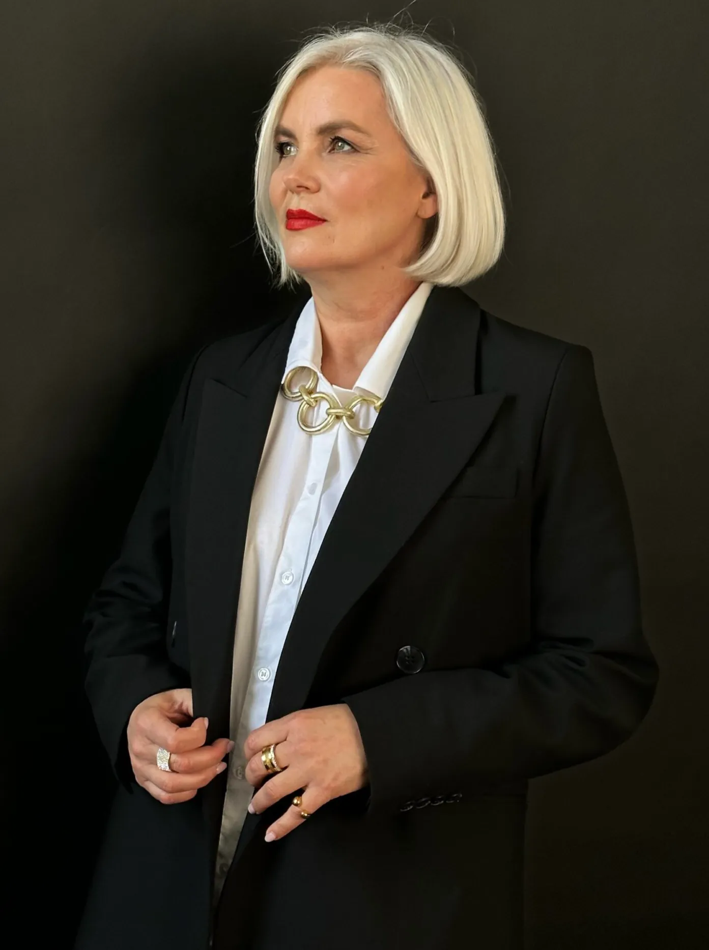 Валентина Кондрашова в чёрном пиджаке